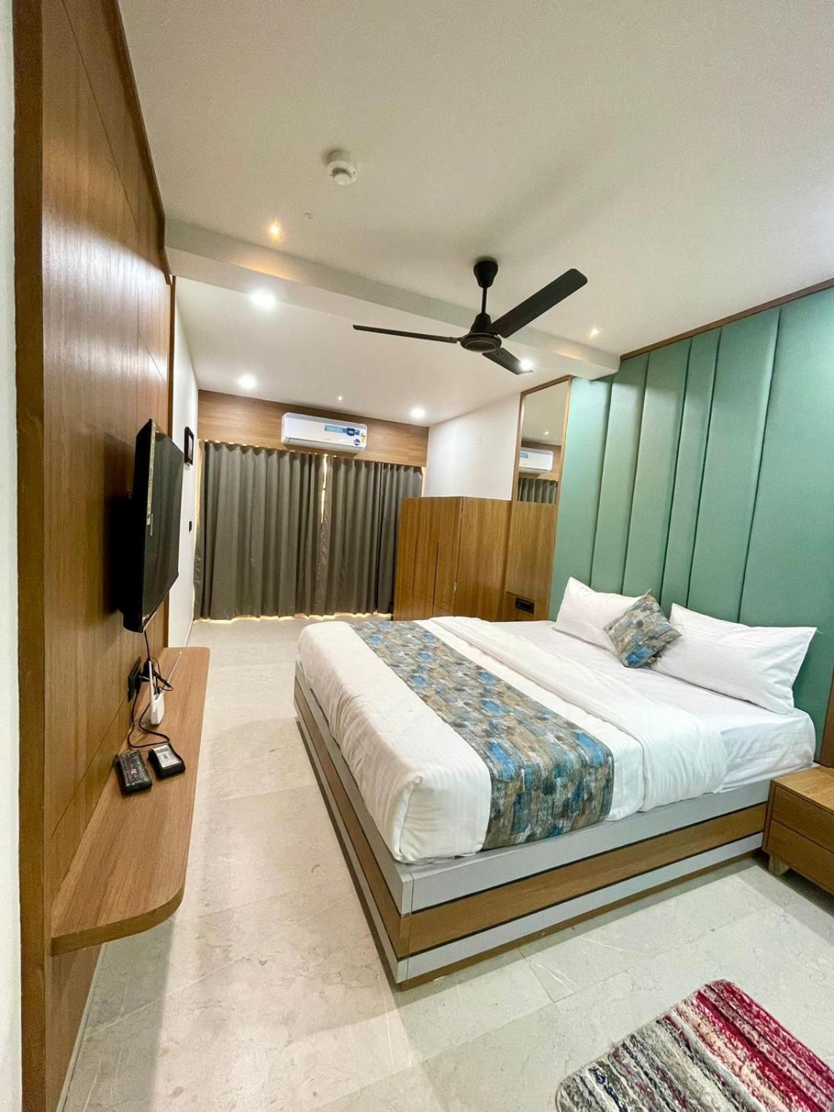 Hotel Royal Elite Rajkot Luaran gambar